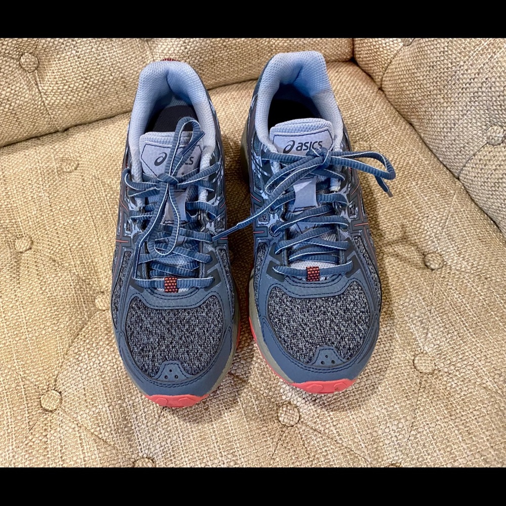 Asics Womens Size 6.5 Gel Cushion Running Shoes